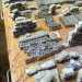Ed ecco che lartigiano ci indica un ripiano su cui sono poggiati tanti blocchetti metallici con le lettere in rilievo...